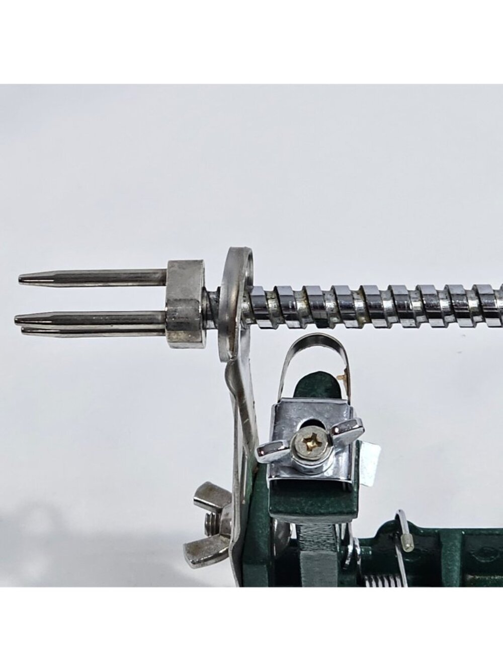Heavy-Duty Manual Apple Peeler Corer Slicer With Suction Base & Wooden Handle - Picture 2 of 9